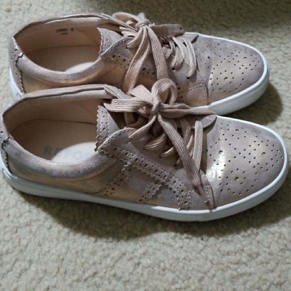 Report casual rose gold athletic shoes size 6